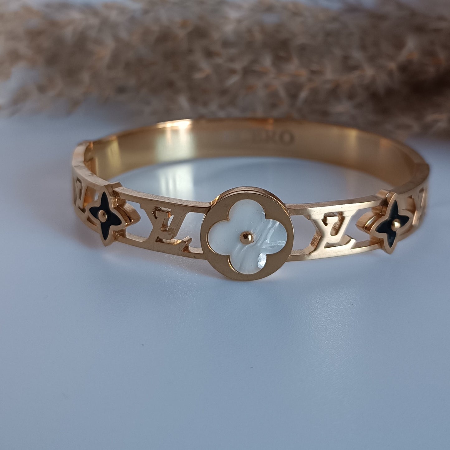 brazalete flor LV