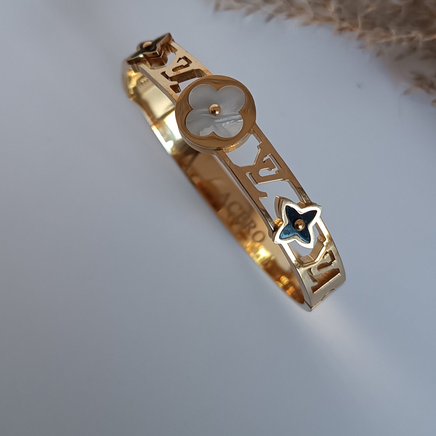 brazalete flor LV