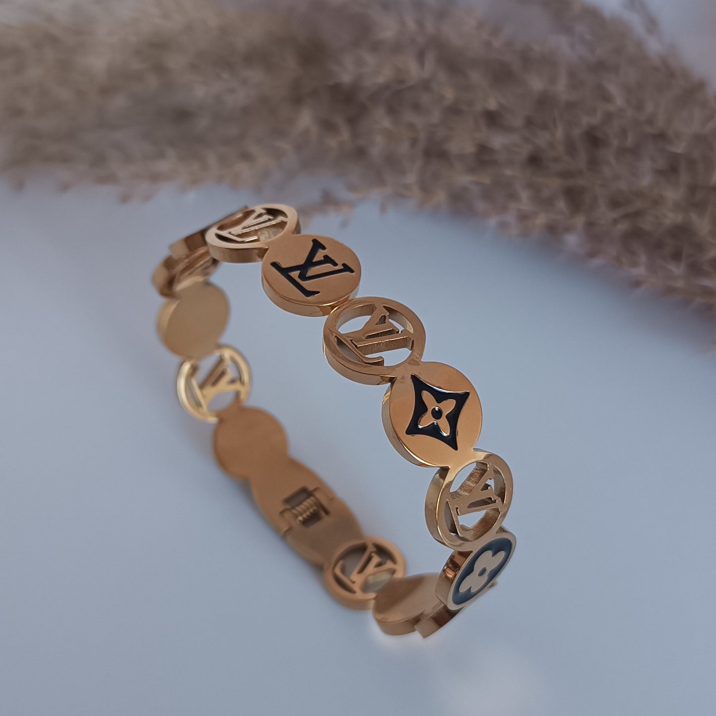 brazalete LV